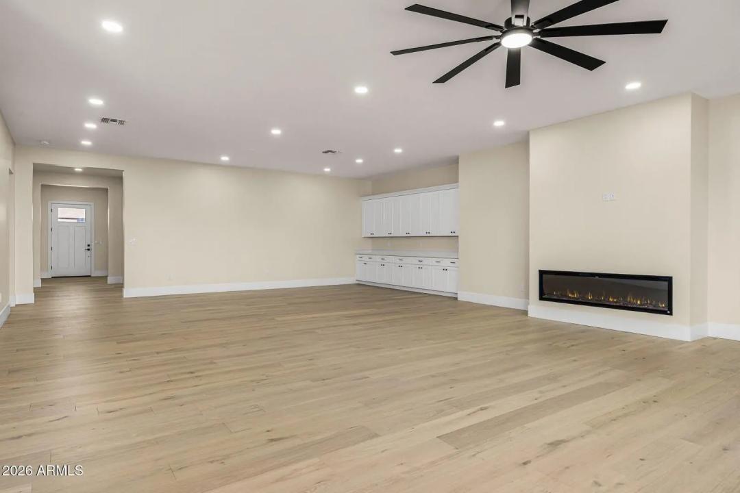 Real Estate Picture 6