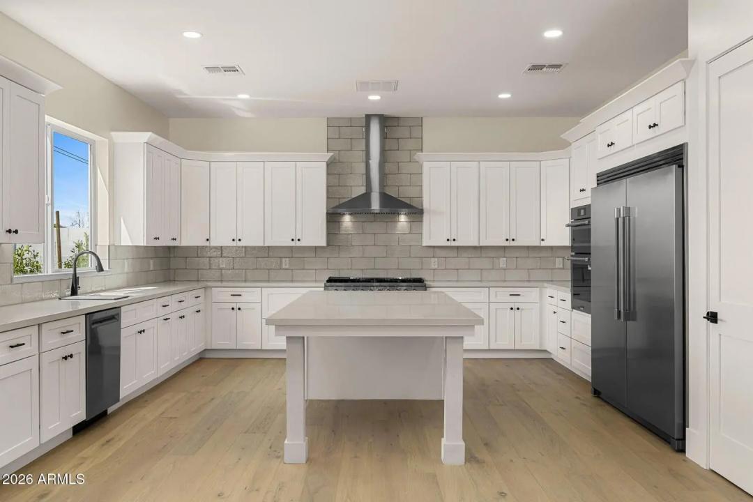 Real Estate Picture 7