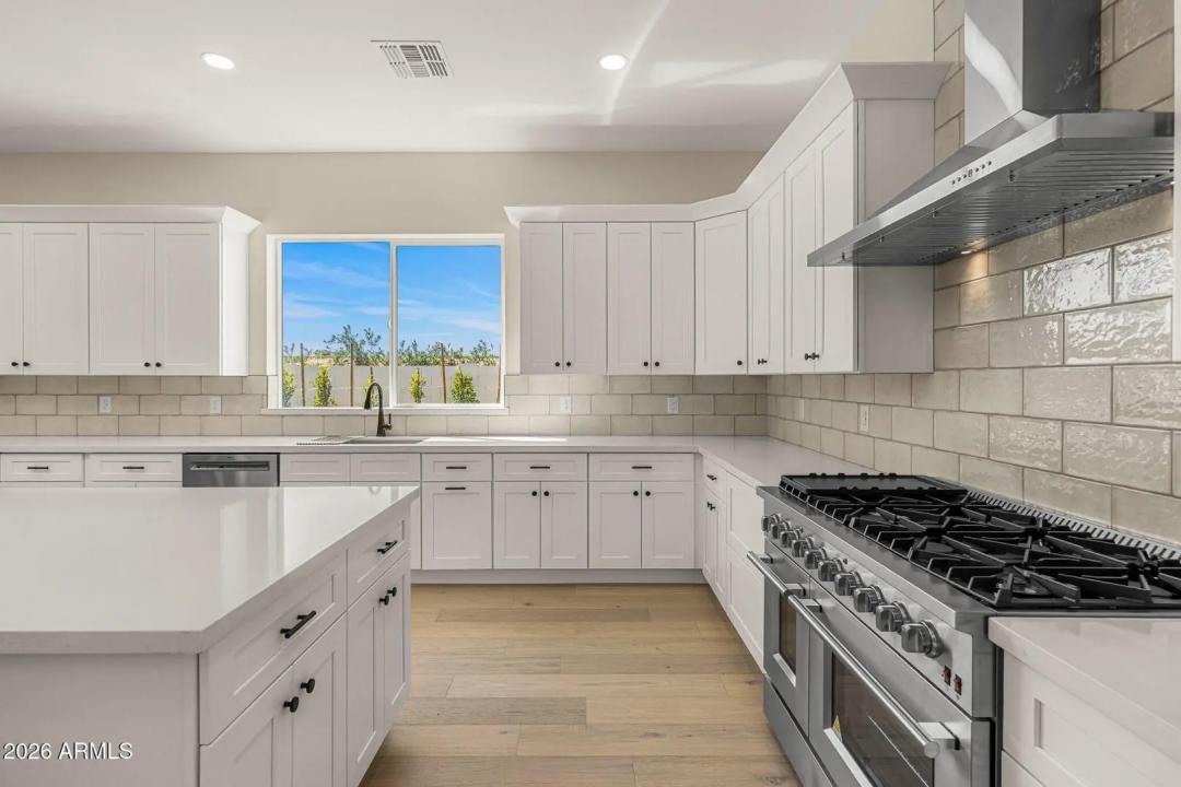 Real Estate Picture 8