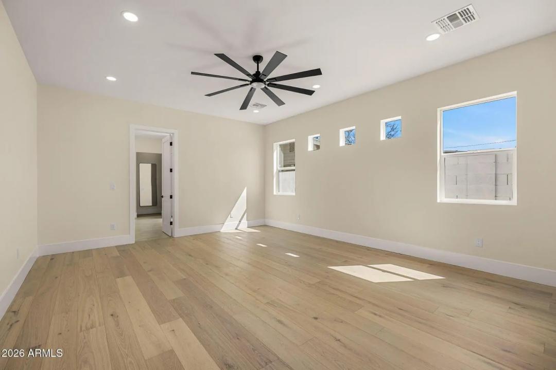Real Estate Picture 10