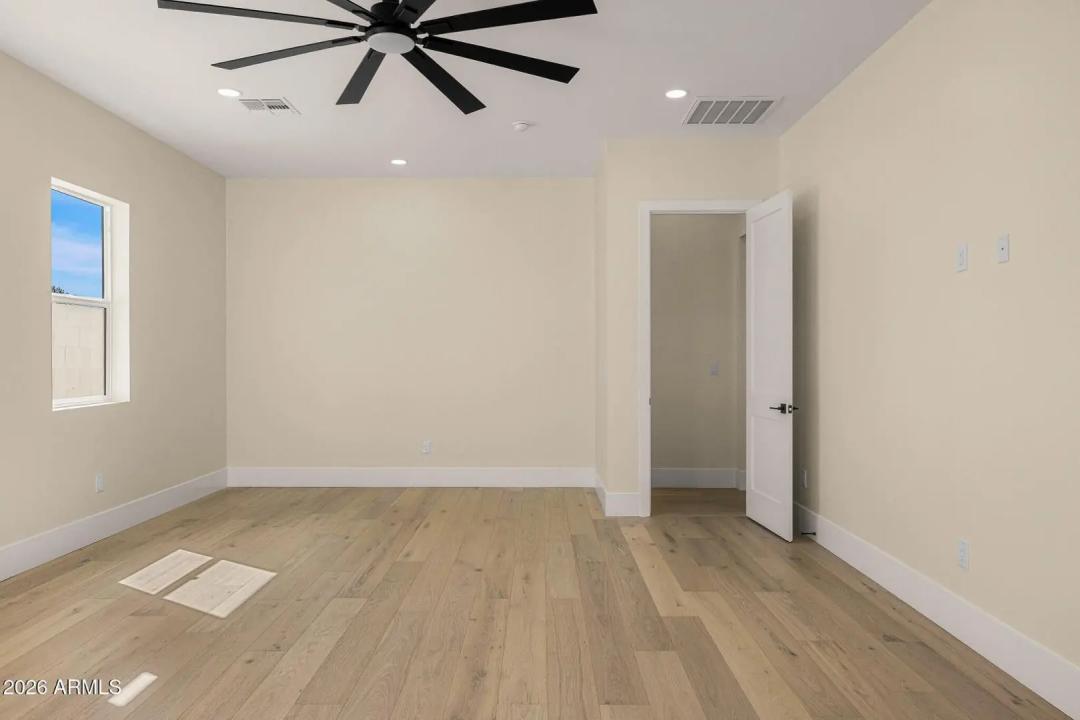 Real Estate Picture 11