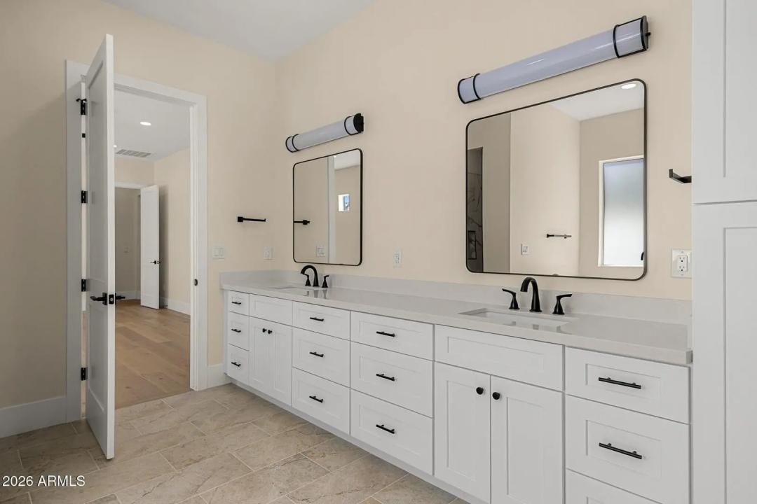 Real Estate Picture 12