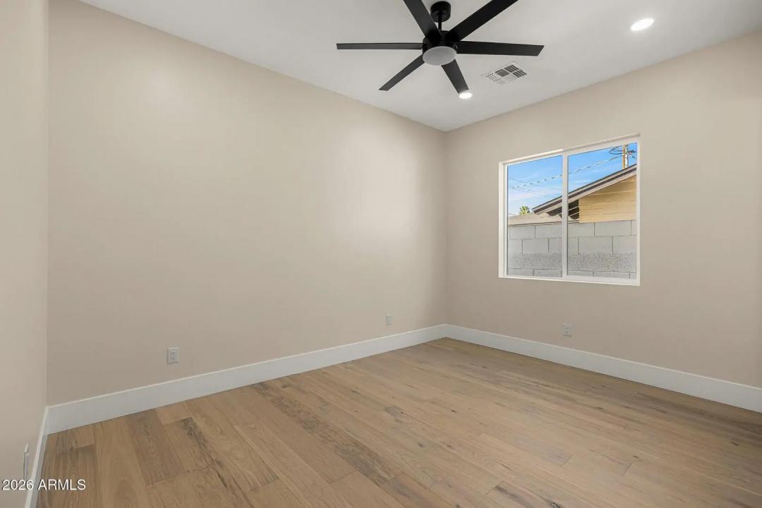 Real Estate Picture 16