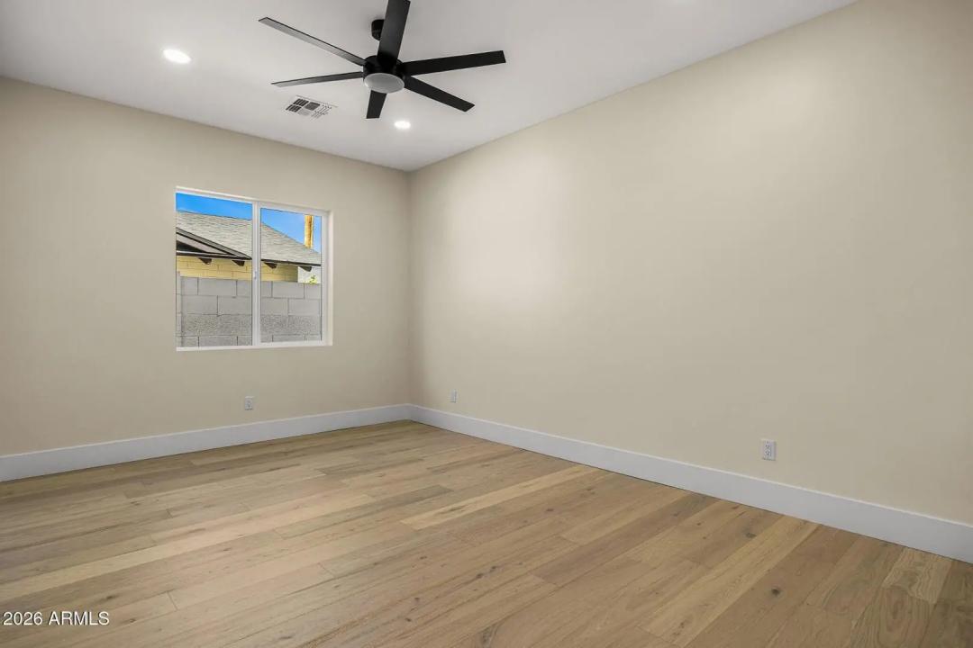 Real Estate Picture 18