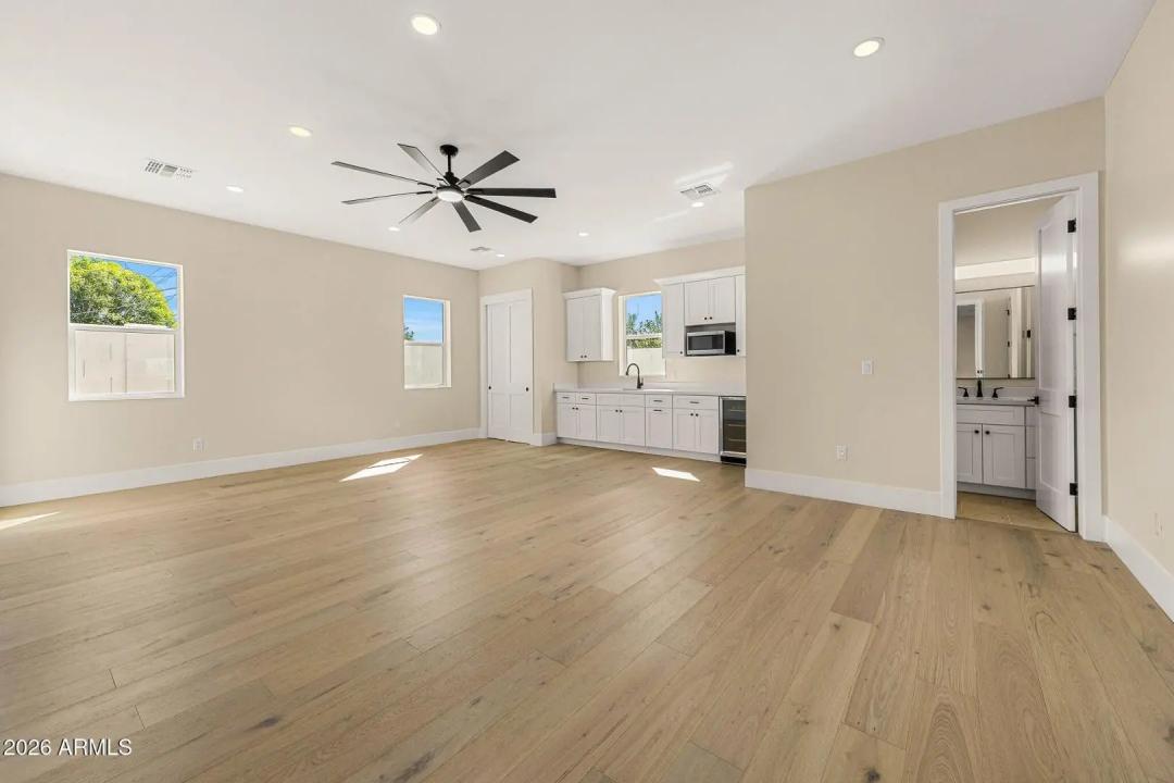 Real Estate Picture 23