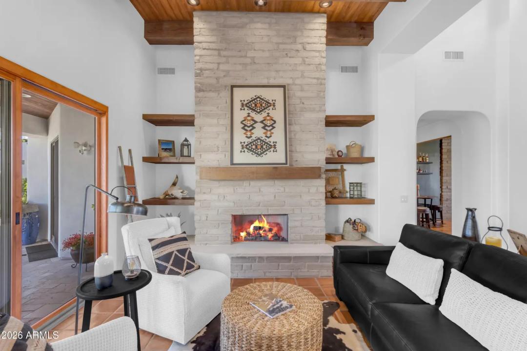 Real Estate Picture 3