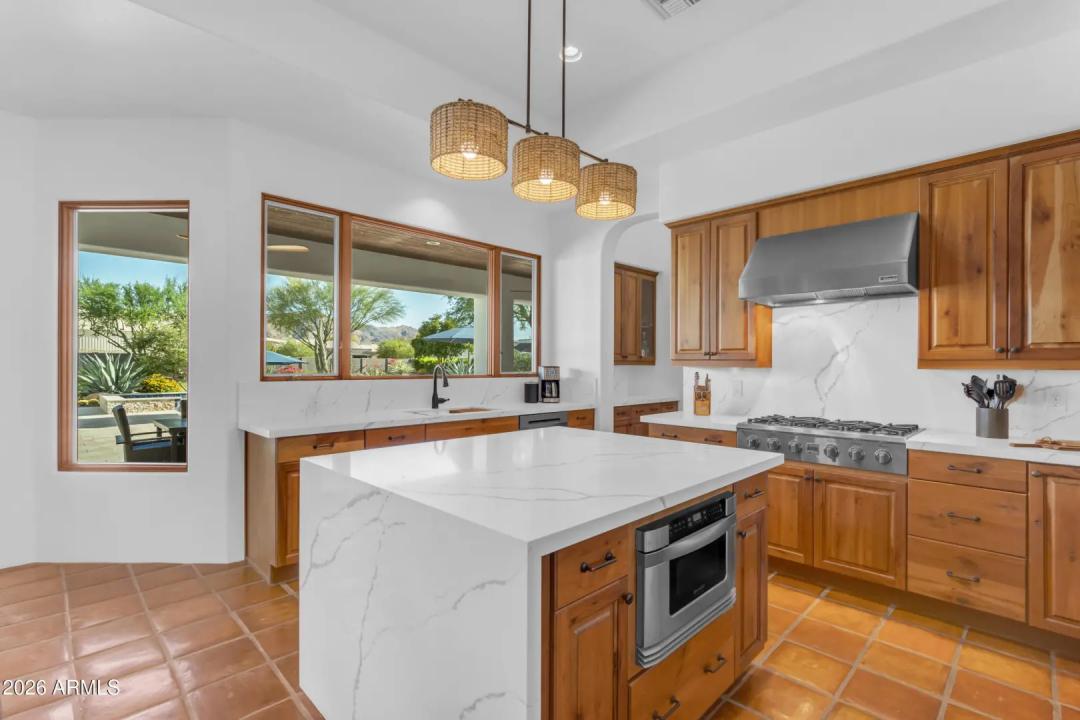 Real Estate Picture 10