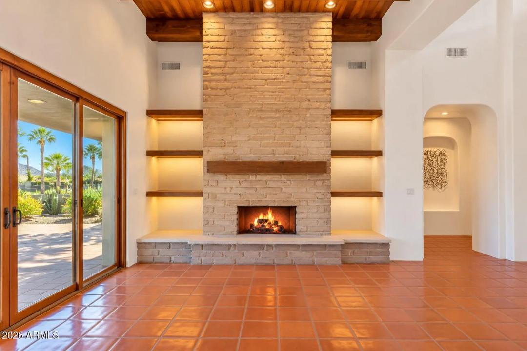 Real Estate Picture 7