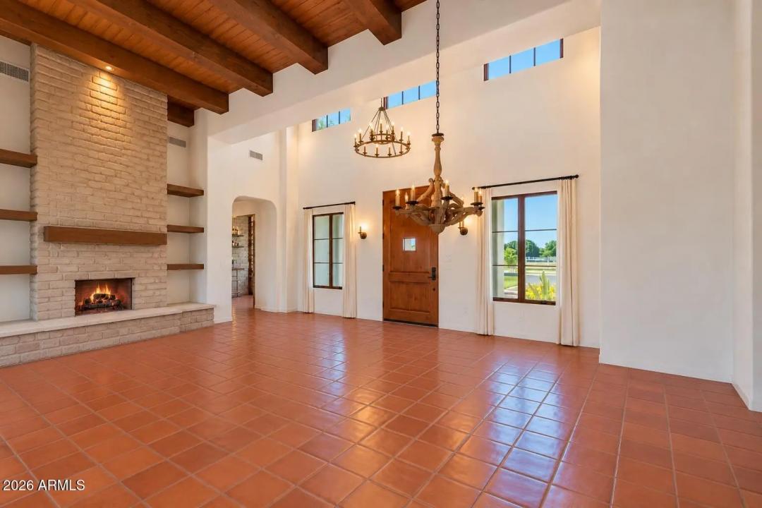 Real Estate Picture 9
