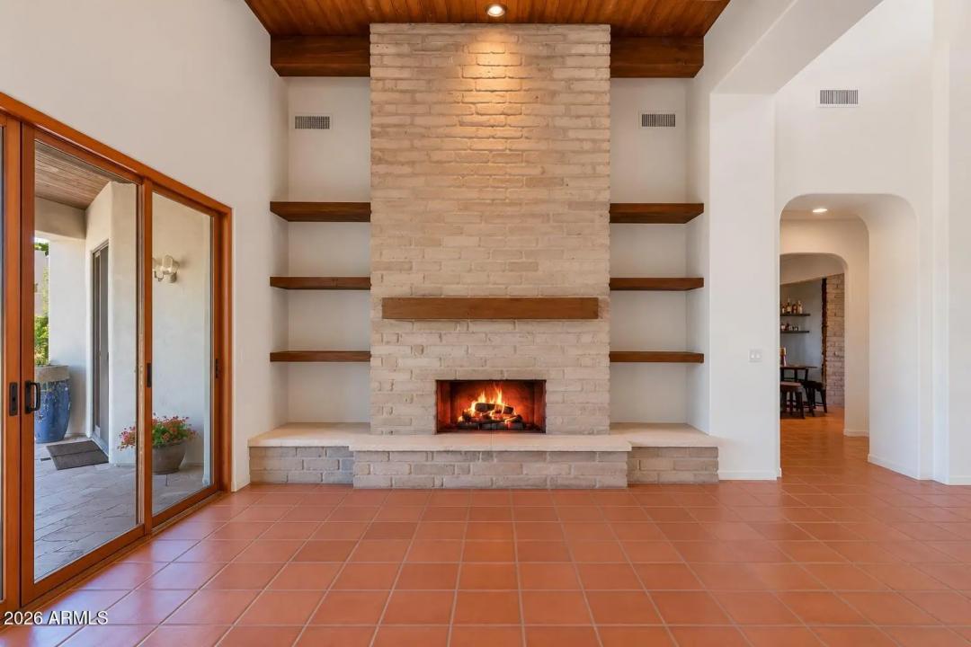 Real Estate Picture 7