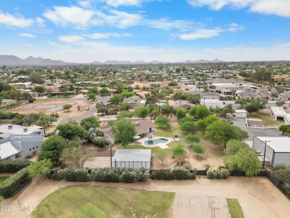 Real Estate Picture 8