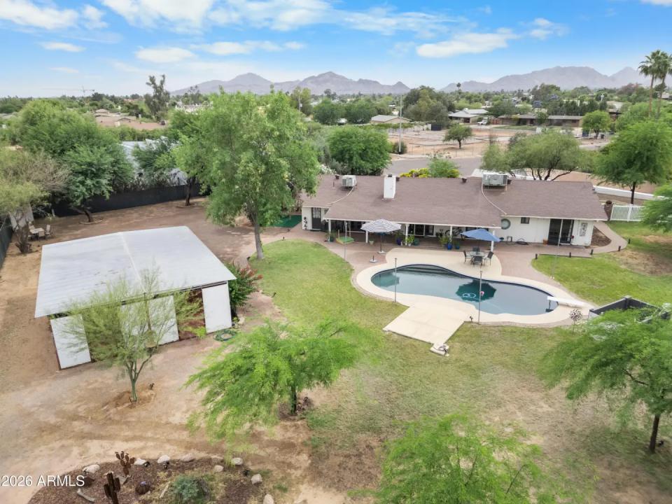 Real Estate Picture 3