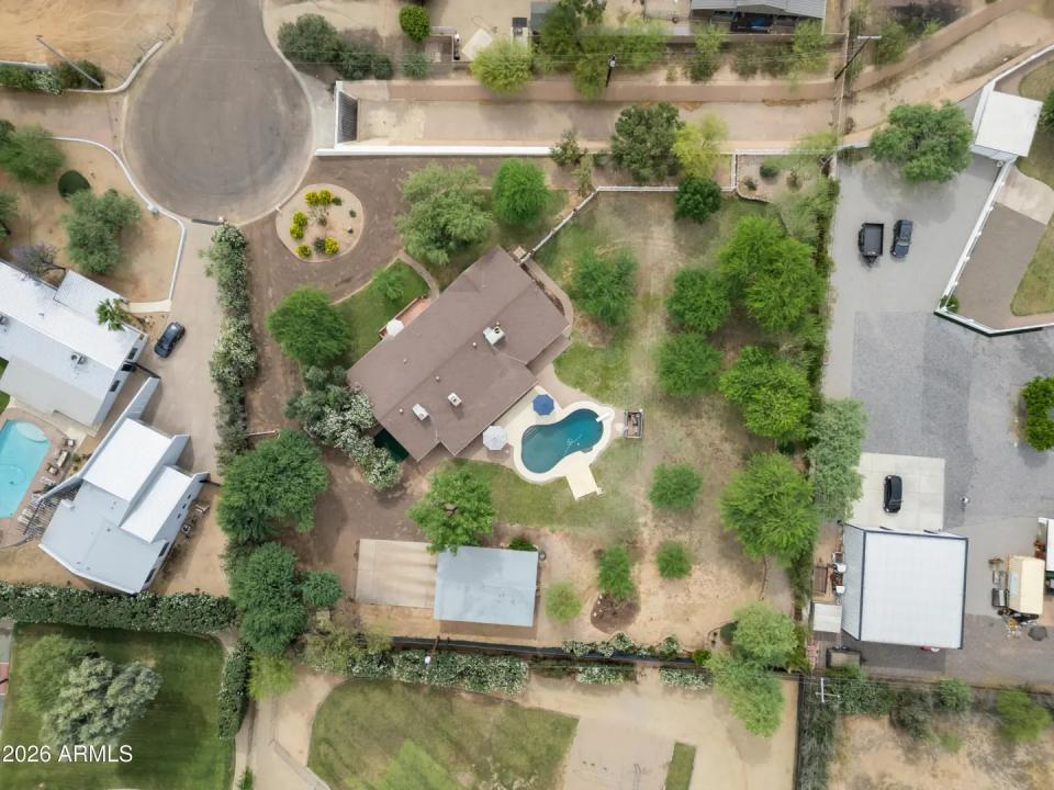 Real Estate Picture 1