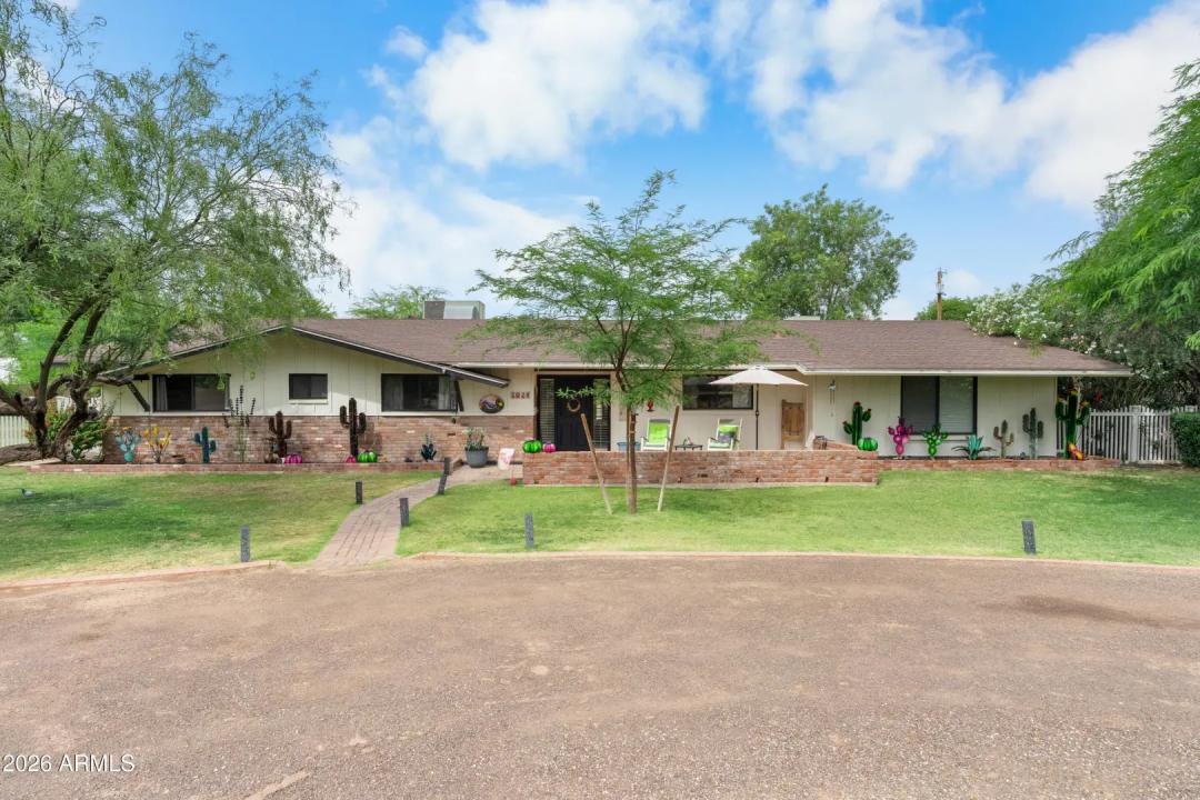 Real Estate Picture 4