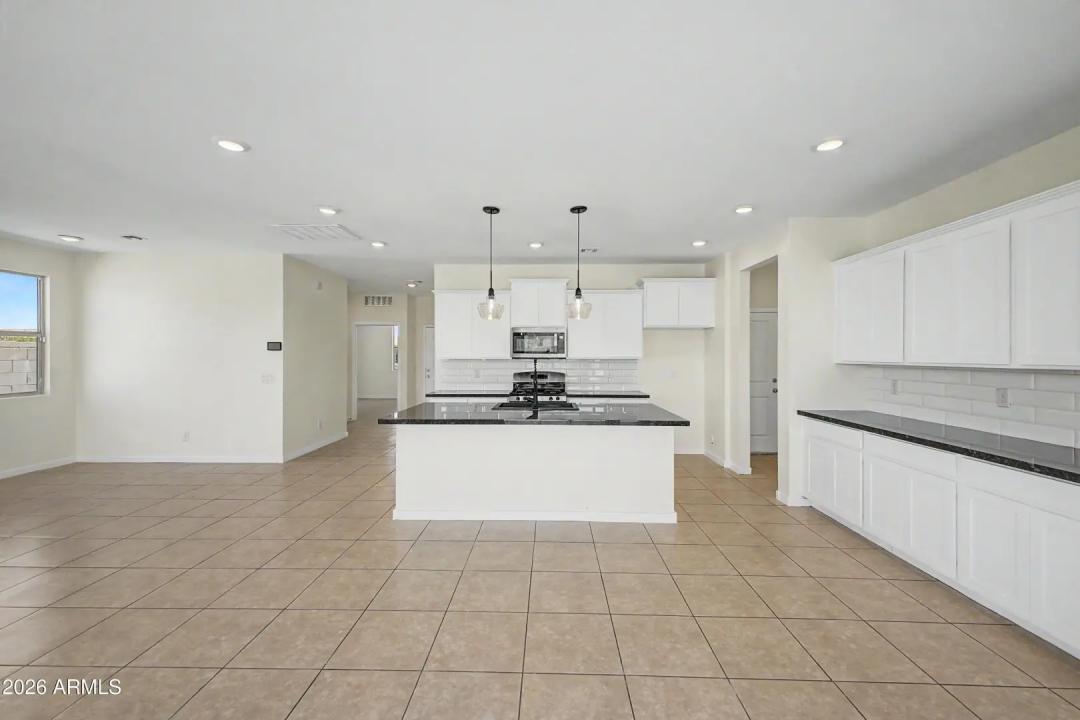 Real Estate Picture 5