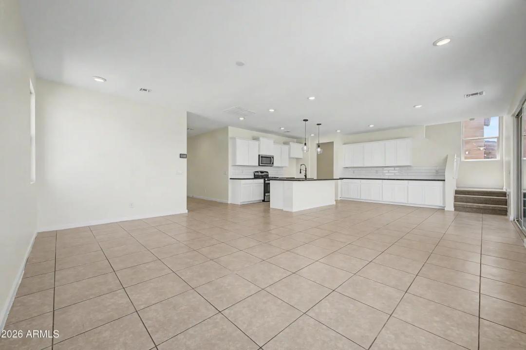 Real Estate Picture 9