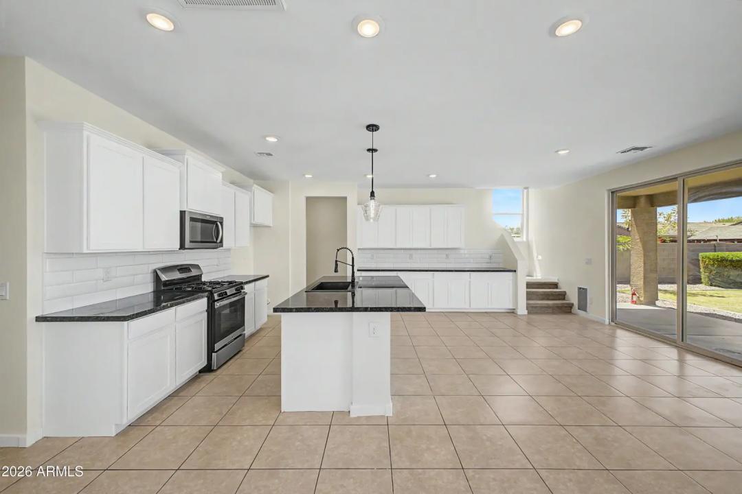 Real Estate Picture 11