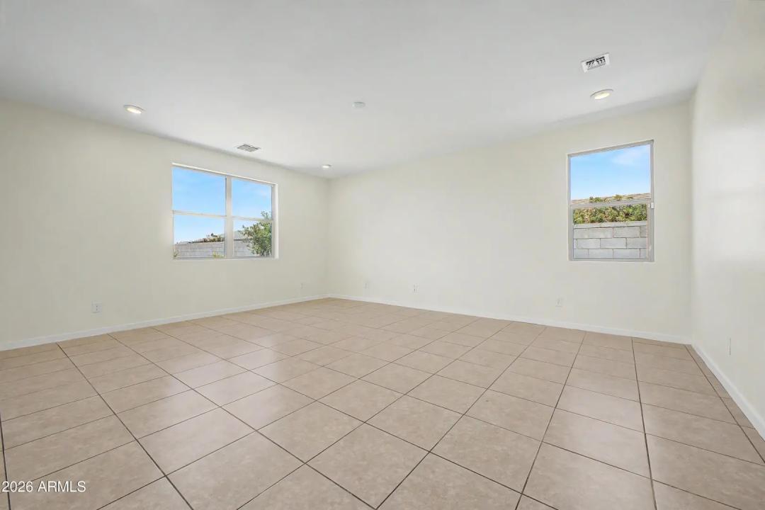 Real Estate Picture 10