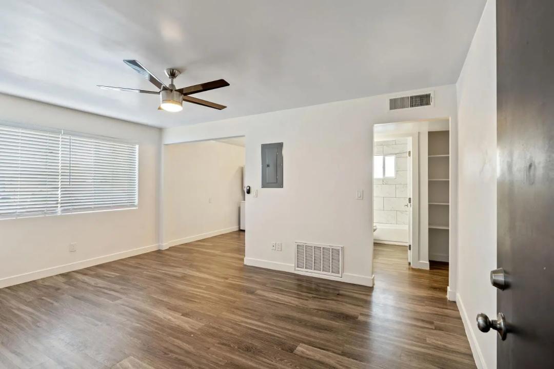 Real Estate Picture 5