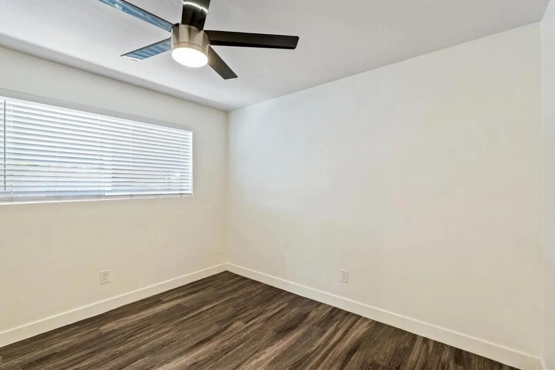Real Estate Picture 13