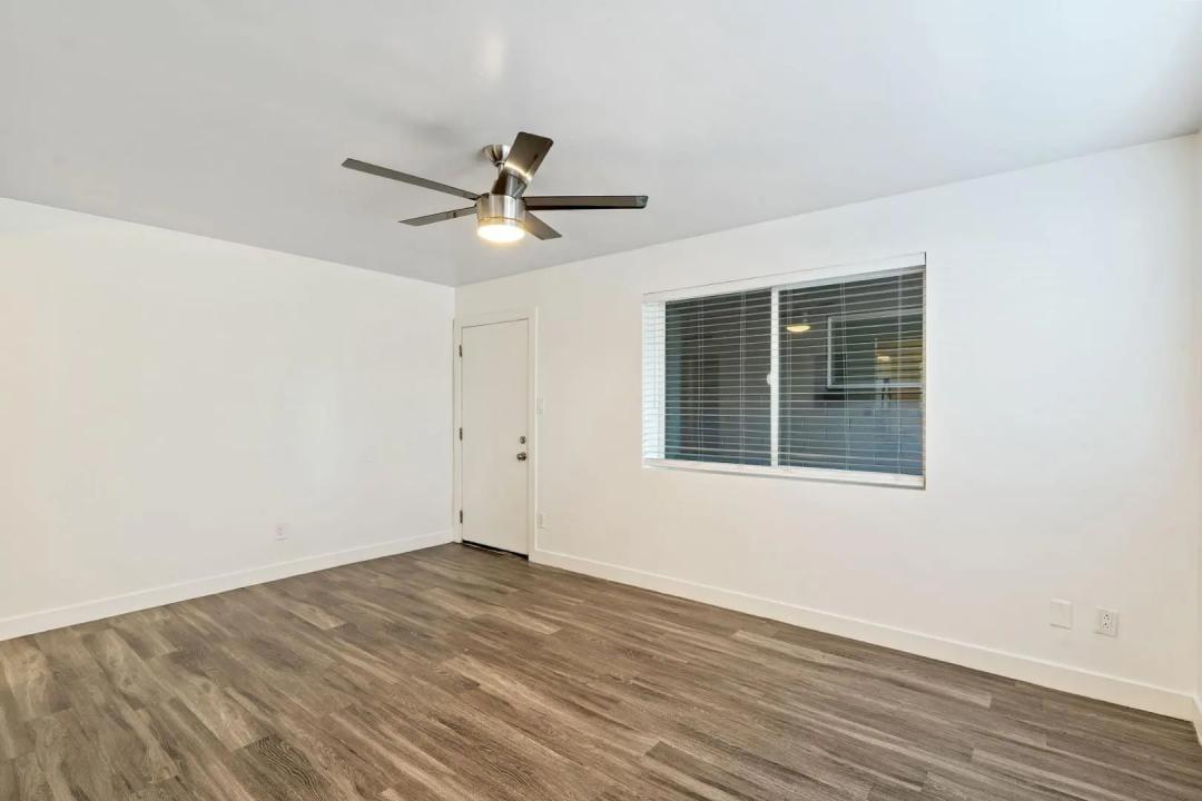 Real Estate Picture 12
