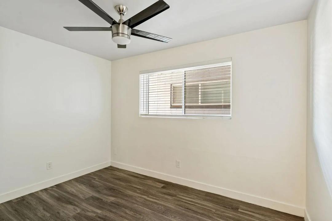 Real Estate Picture 17