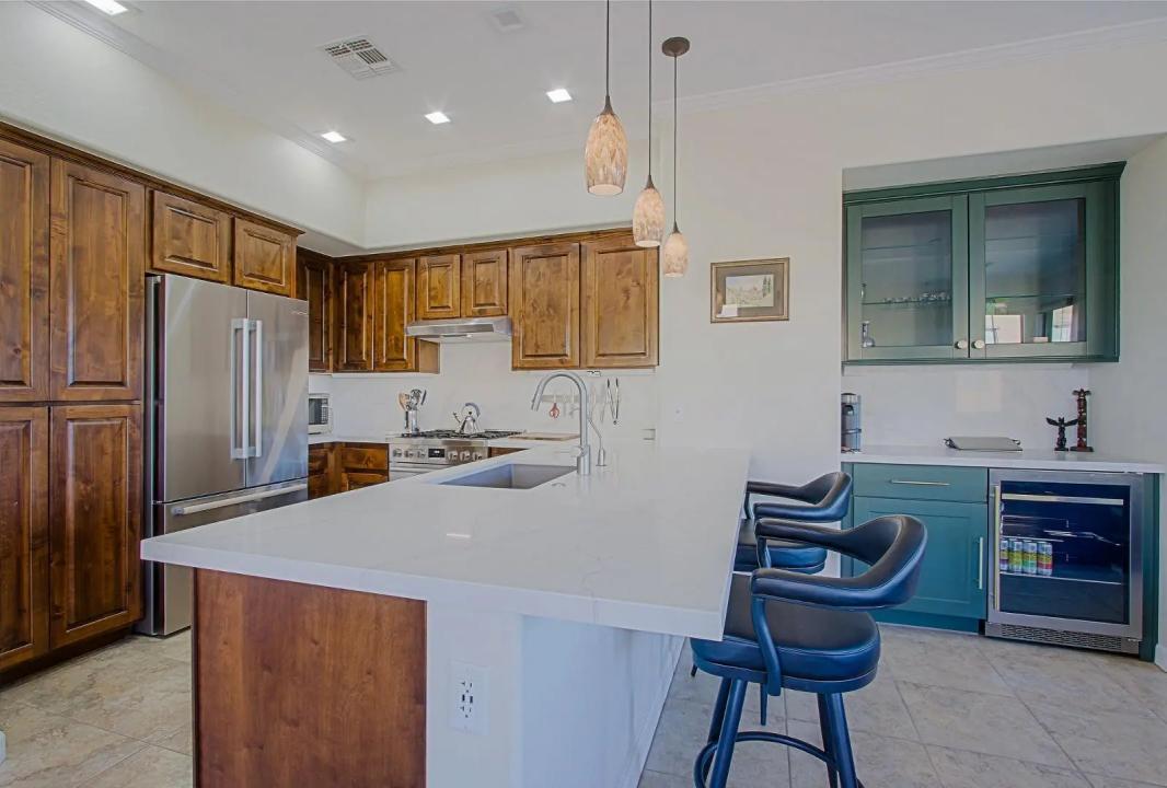 Real Estate Picture 16