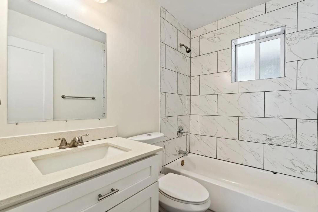 Real Estate Picture 4