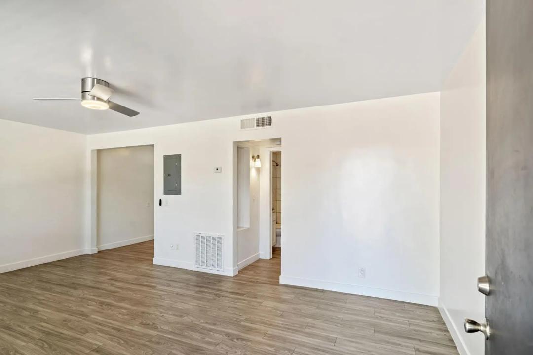 Real Estate Picture 6