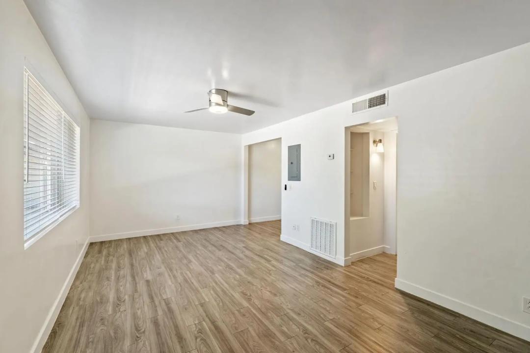 Real Estate Picture 7