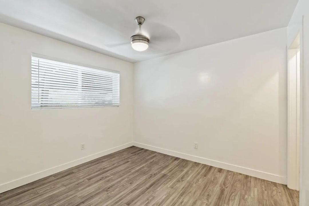 Real Estate Picture 12