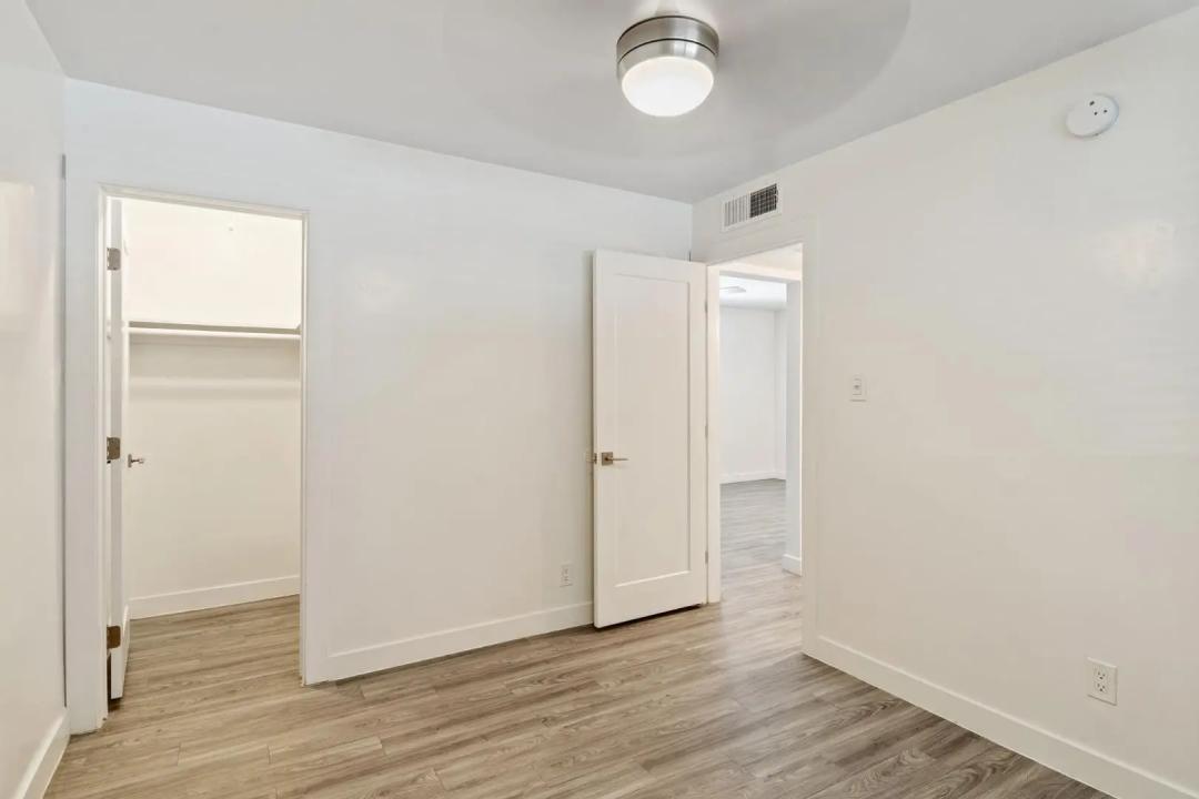 Real Estate Picture 14