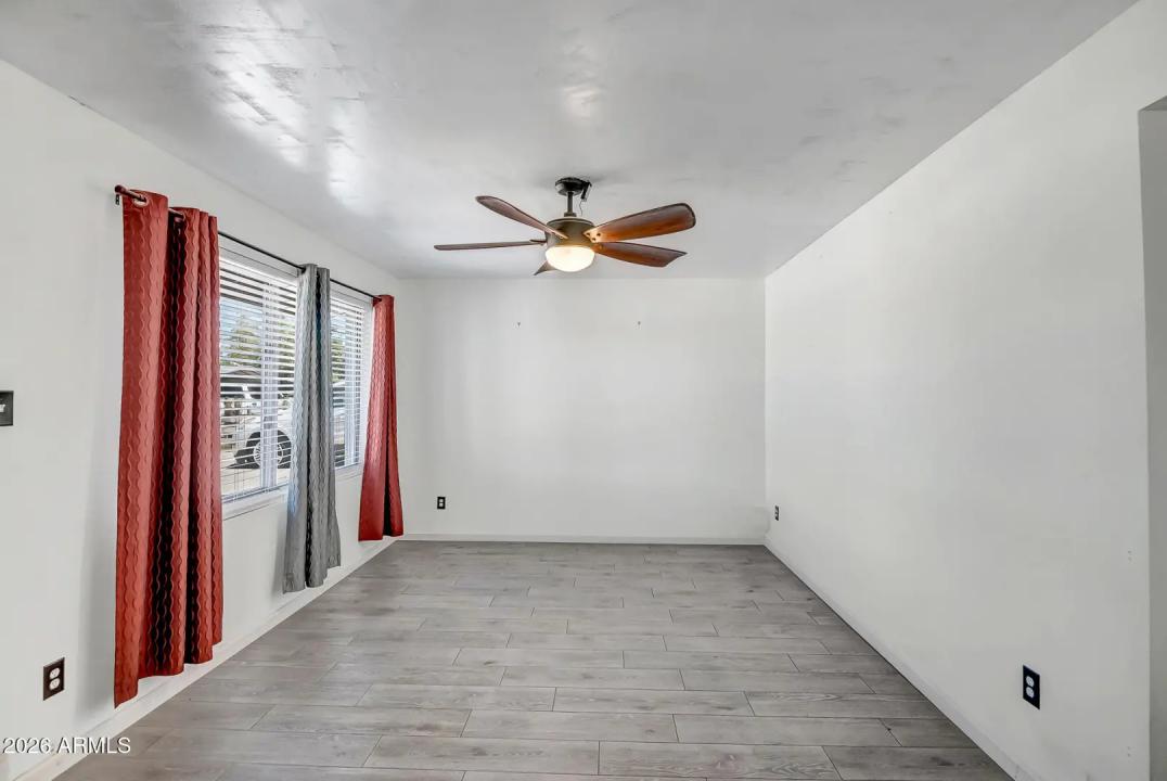 Real Estate Picture 5