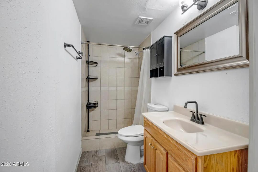 Real Estate Picture 8