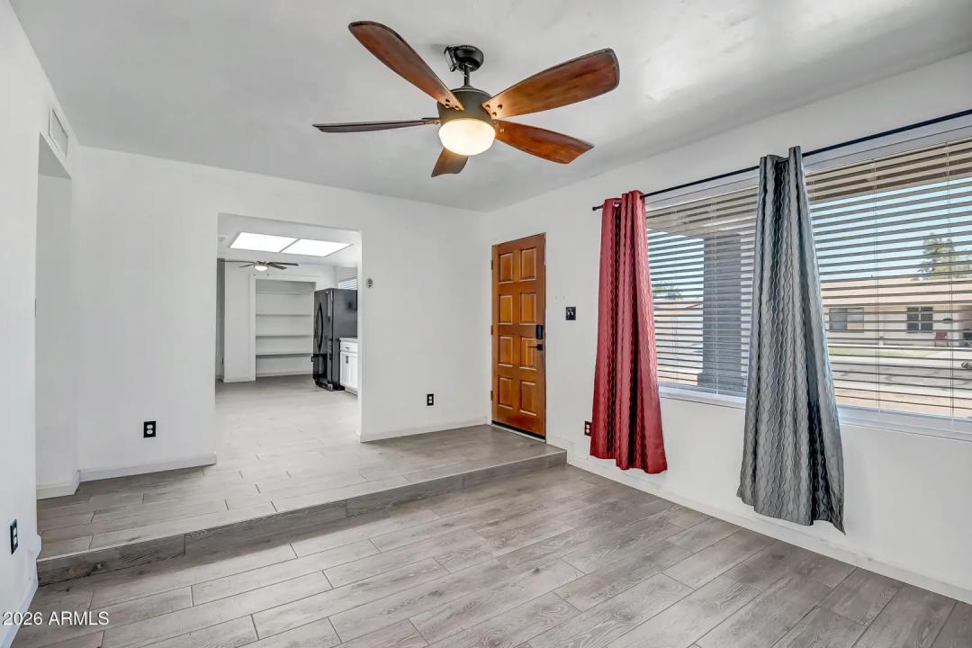 Real Estate Picture 4