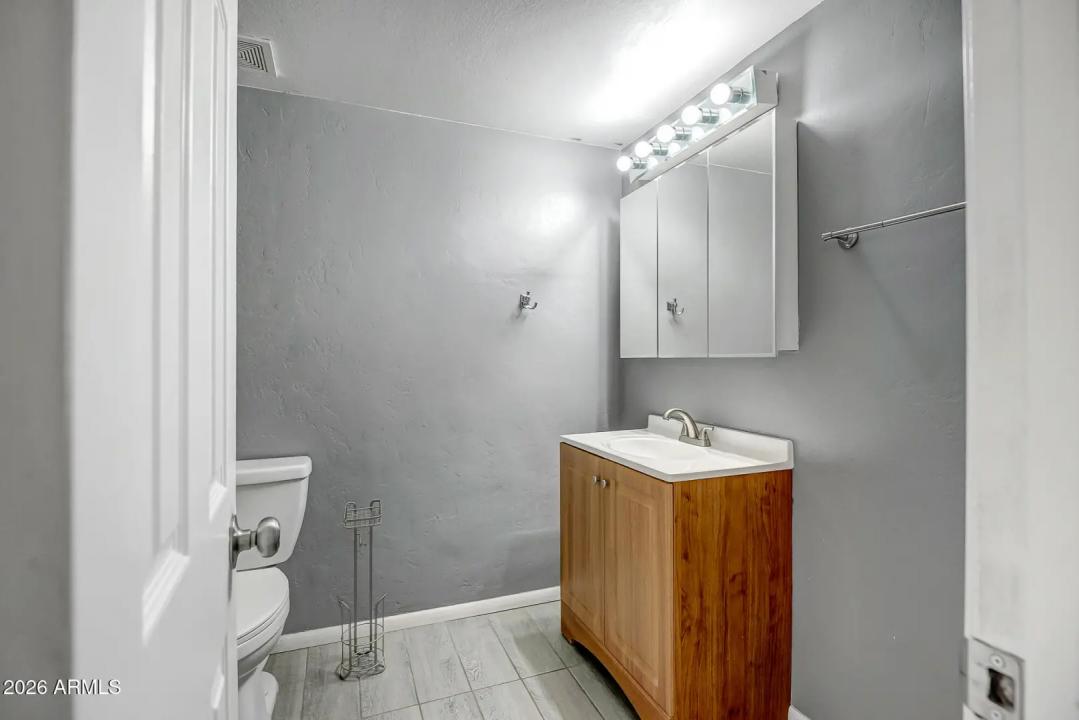 Real Estate Picture 13