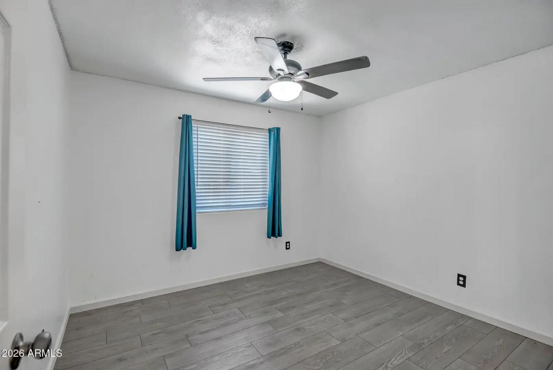 Real Estate Picture 12