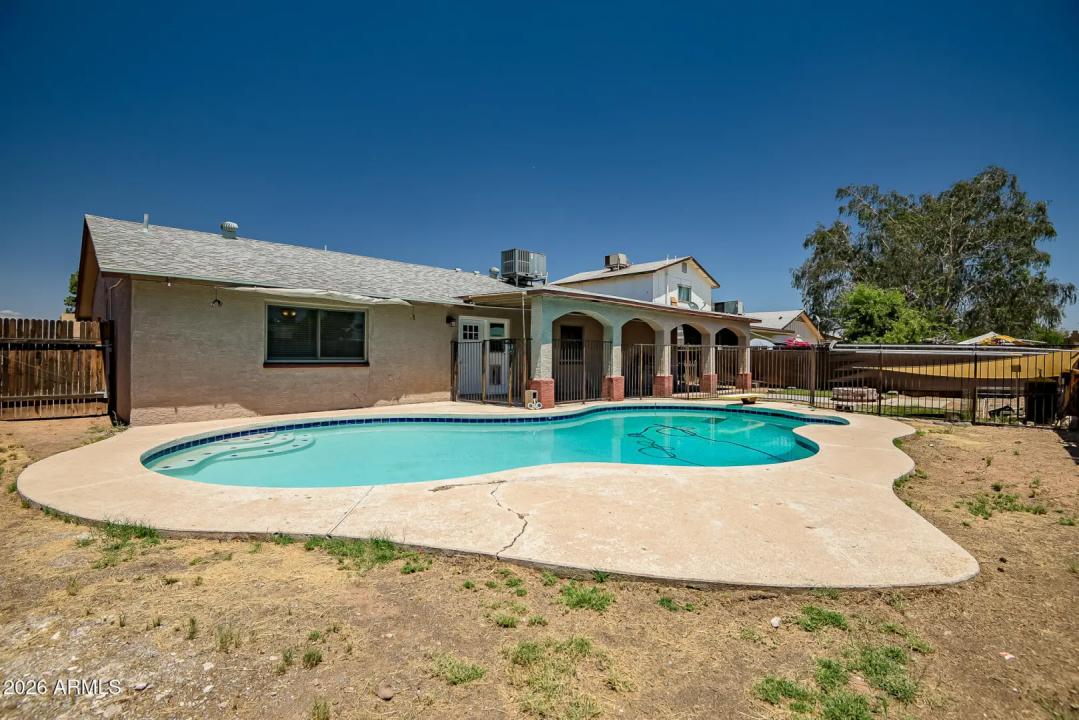Real Estate Picture 3