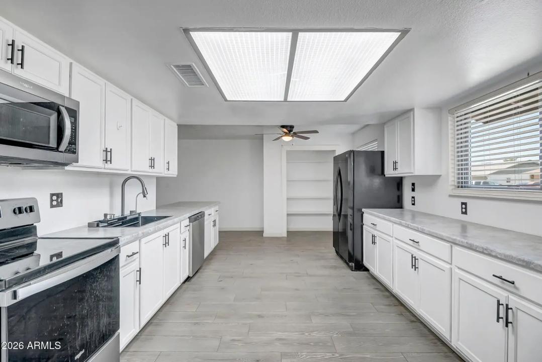 Real Estate Picture 14