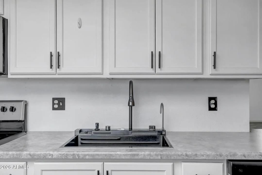 Real Estate Picture 16
