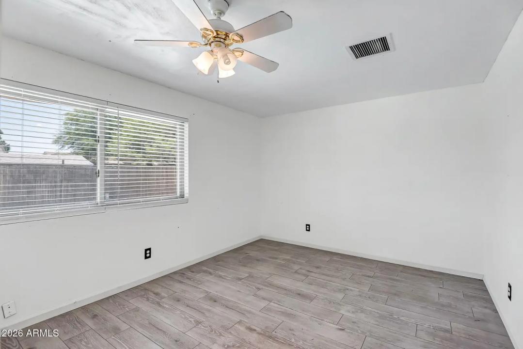 Real Estate Picture 21