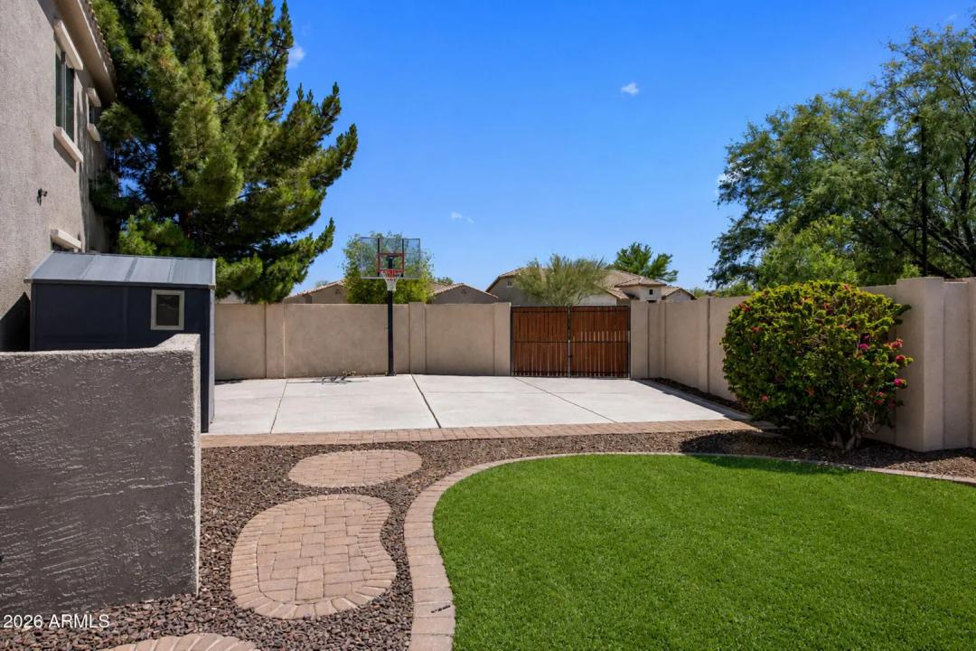 Real Estate Picture 33