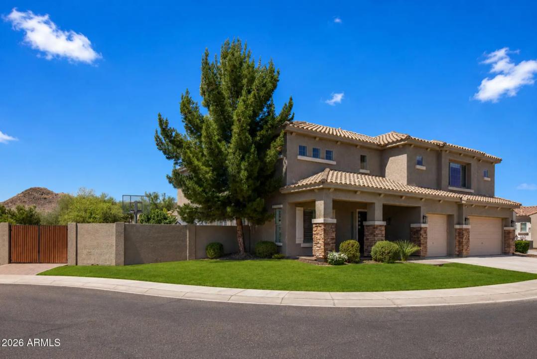 Real Estate Picture 3