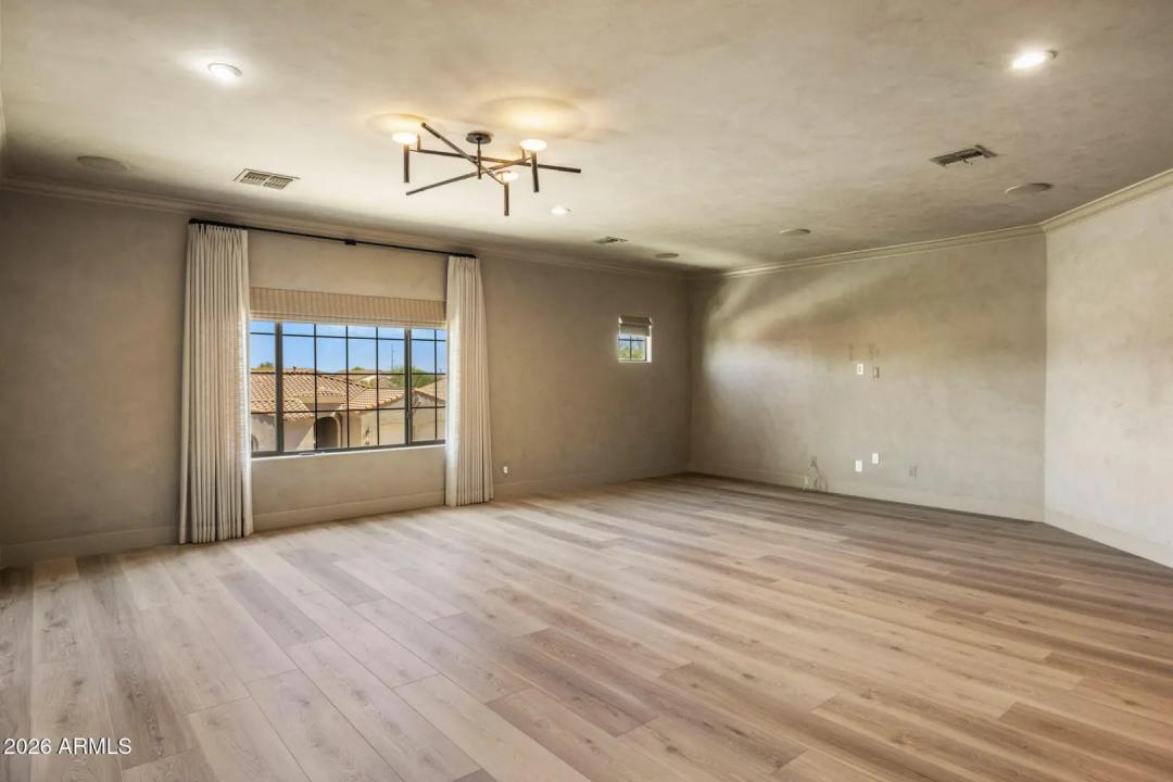 Real Estate Picture 5