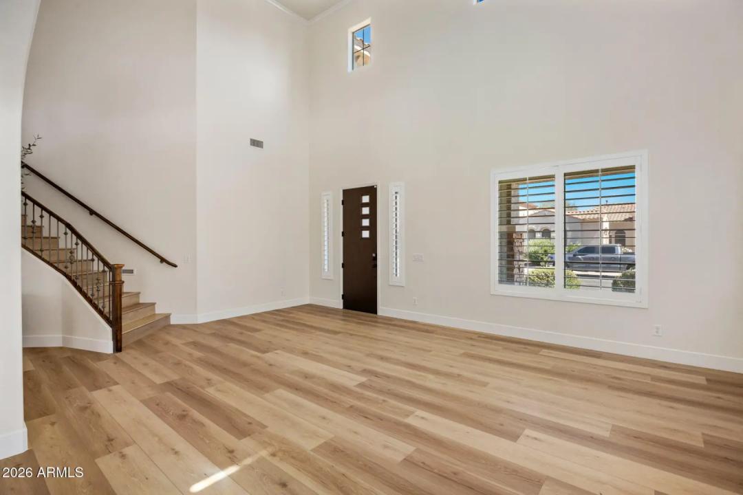 Real Estate Picture 9