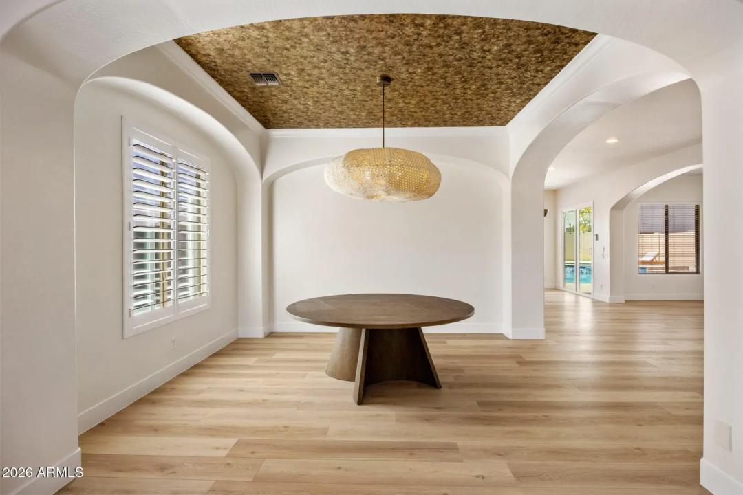 Real Estate Picture 10