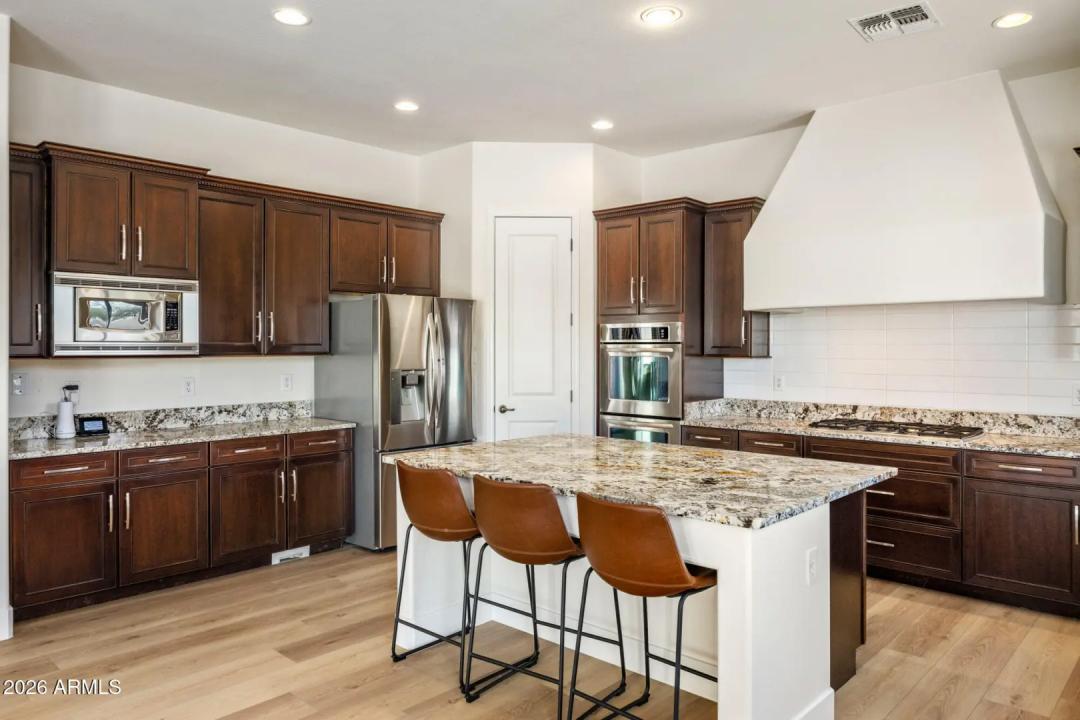 Real Estate Picture 12