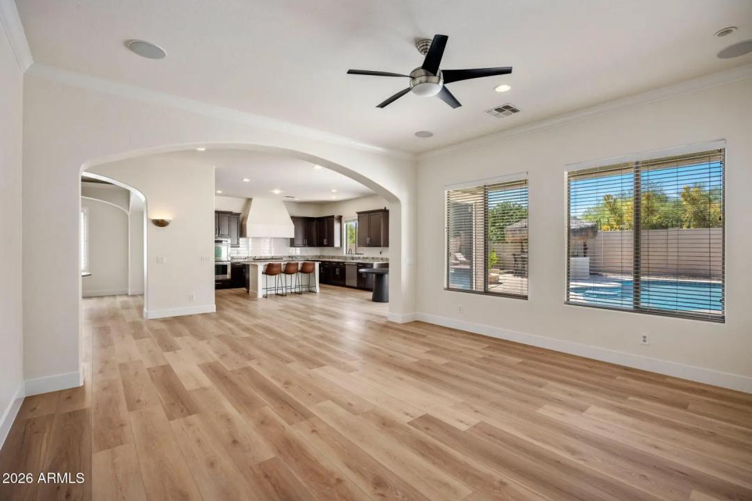Real Estate Picture 14