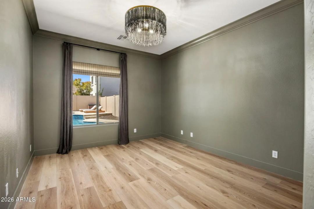 Real Estate Picture 17