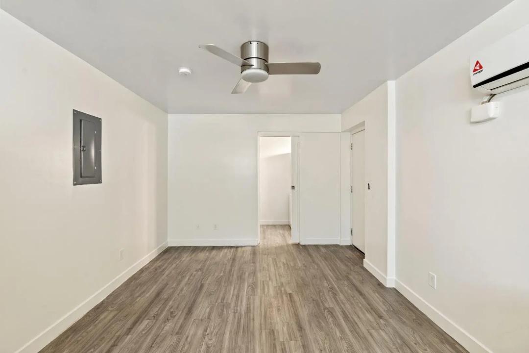 Real Estate Picture 9